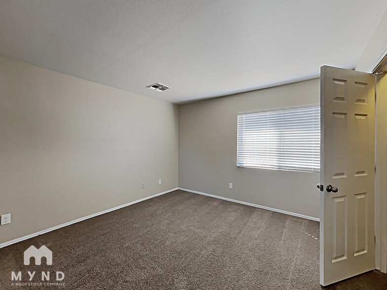 Building Photo - 12105 W Flores Dr