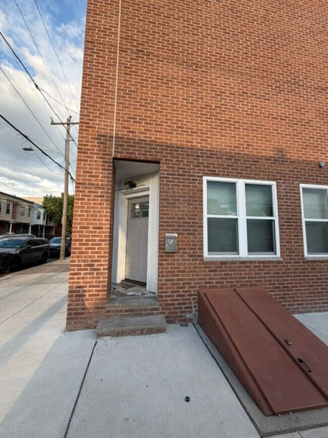 Building Photo - 370 Jackson St