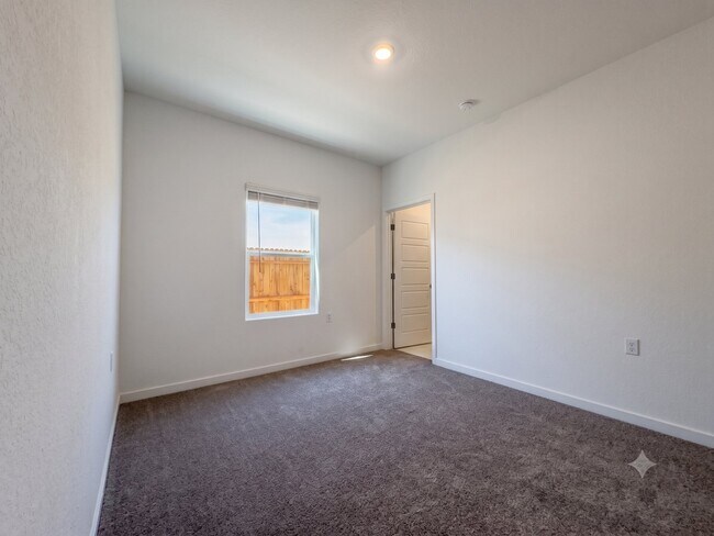 Building Photo - 3323 N Contessa Ave