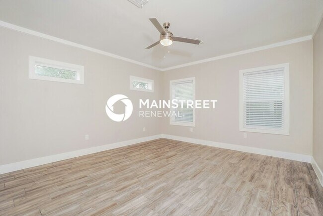 Building Photo - 4 Bedroom Pet-Friendly Home in San Antonio, TX with Main Street Renewal