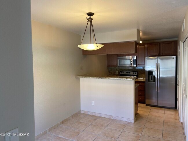 Building Photo - 5751 N Kolb Rd