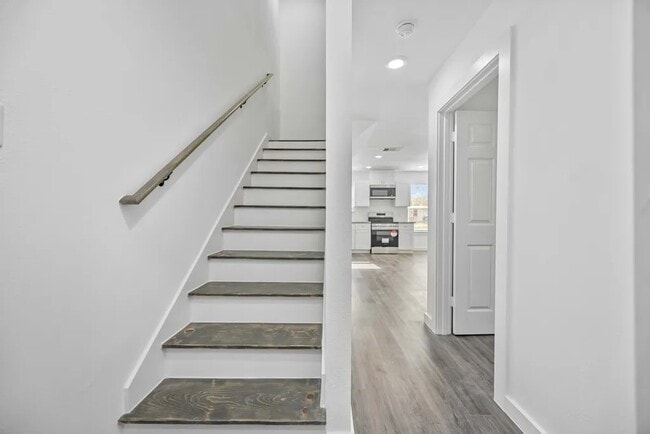 Building Photo - 7811 Laura Koppe Rd