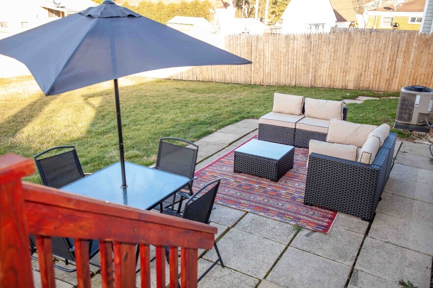 Building Photo - 6738 Red Fox Rd