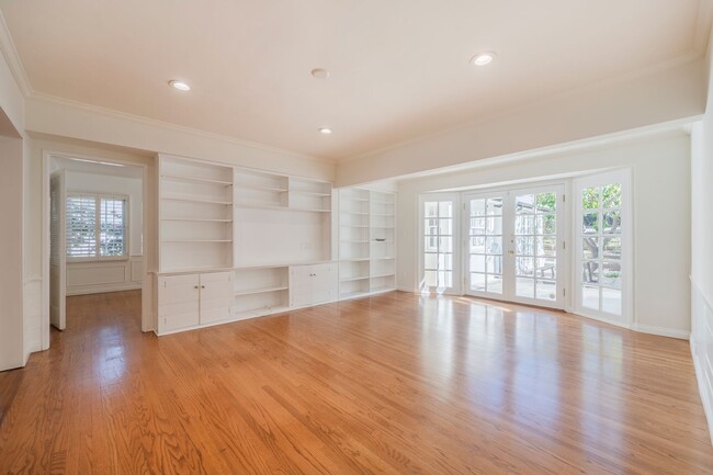 Building Photo - Beautiful Sherman Oaks Home Rental!