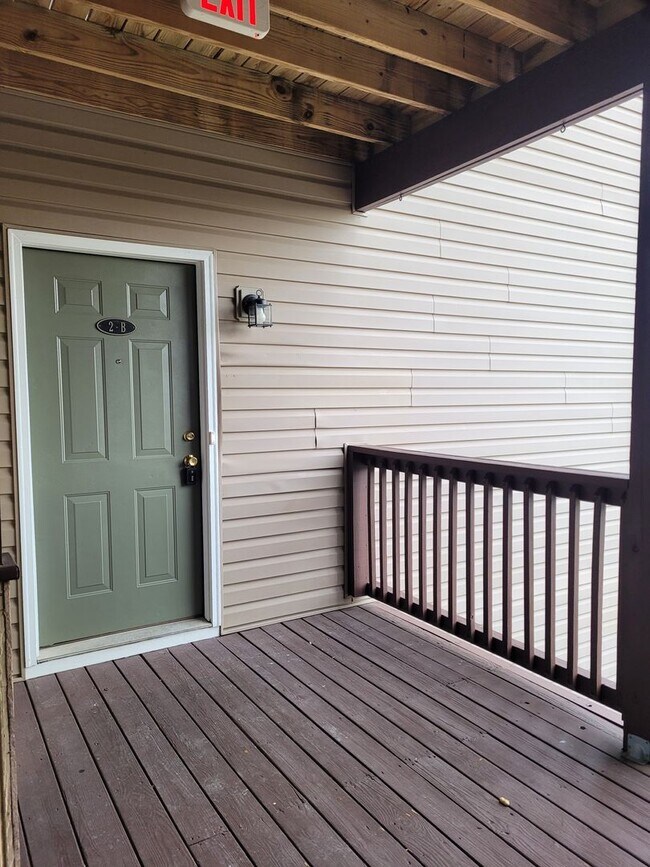 Building Photo - 670 Bassett Dr