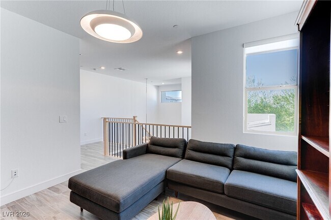 Building Photo - 214 Abbey Hill St