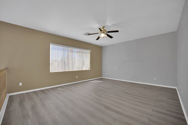 Building Photo - Spacious 4-bedroom, 3-car garage home feat...
