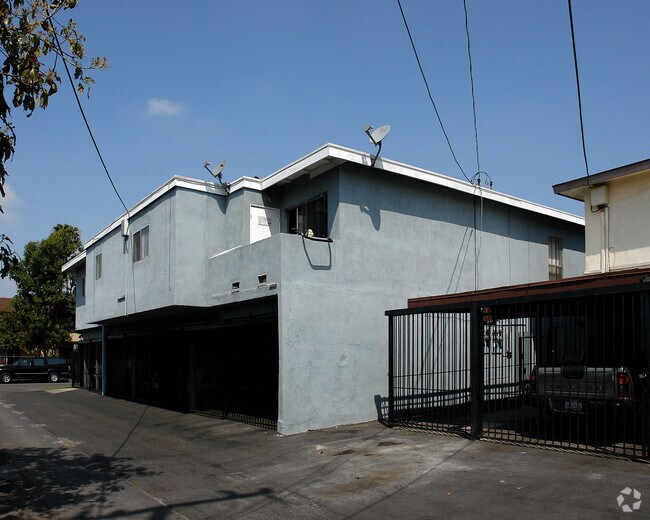 Building Photo - Dahl Apartments