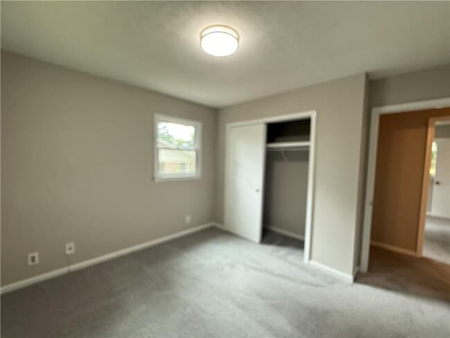 Building Photo - 3155 Oak Dr