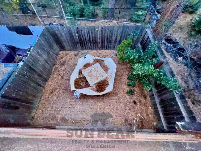 Building Photo - 3 Bedroom in Central Location in Incline! - Dog upon Approval!