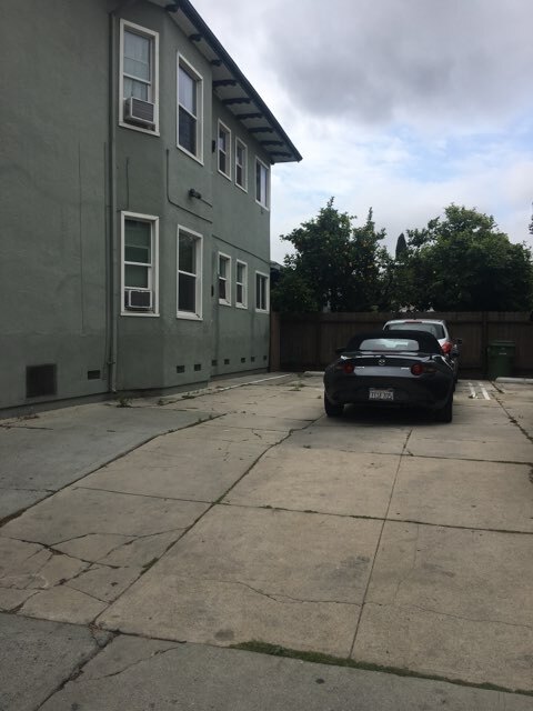 Building Photo - 4604 Lexington Ave