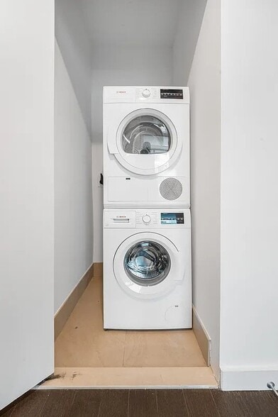 Building Photo - 181 Front St