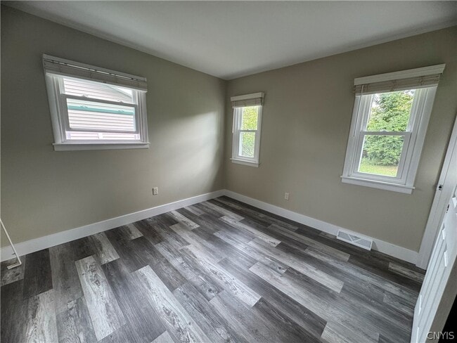 Building Photo - 7878 Sagamore Dr N