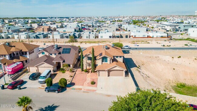 Building Photo - 695 Paseo del Mar Dr