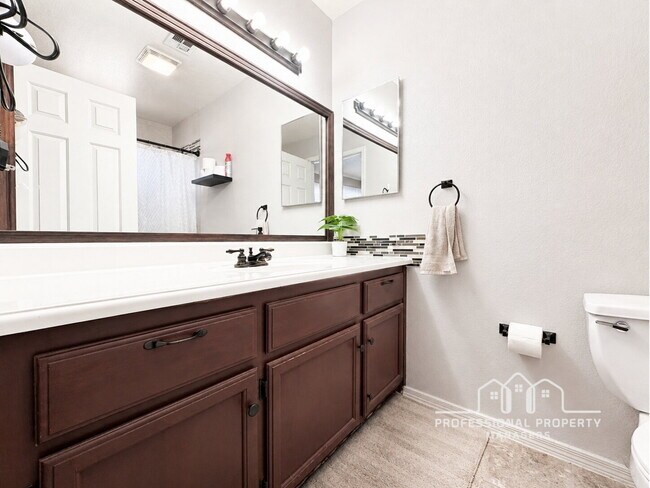 Building Photo - “Spacious 4-Bedroom, 2-Bath Home with Solar Panels in Yuma”