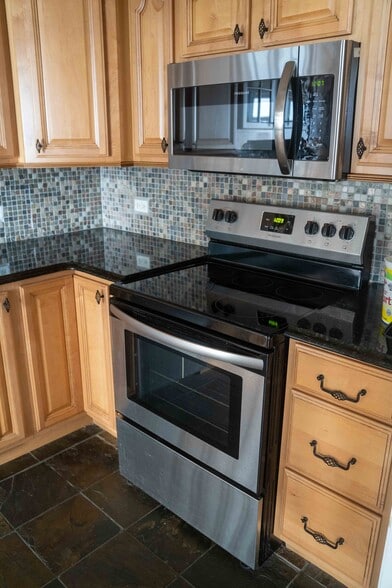 Building Photo - 6157 N Sheridan Rd