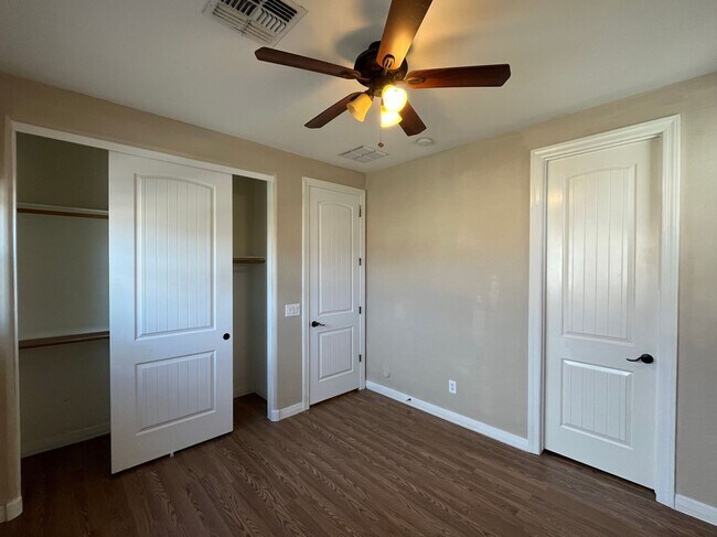 Building Photo - 5 Bedroom Home in the Montelena Neighborho...