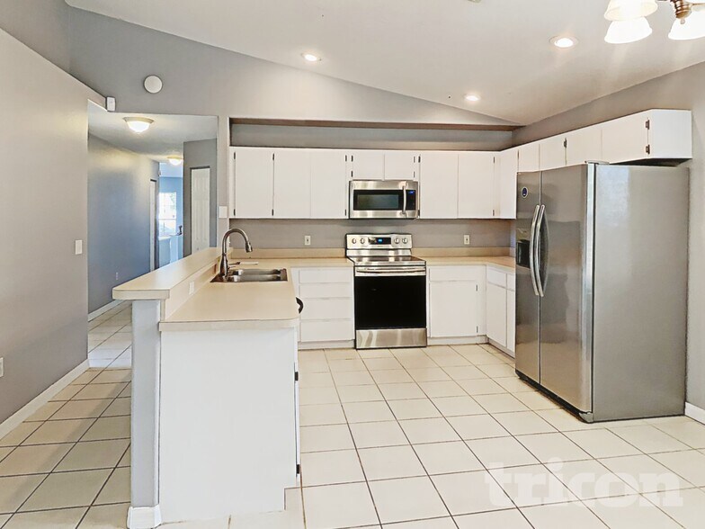 Building Photo - 3109 Camphor Dr