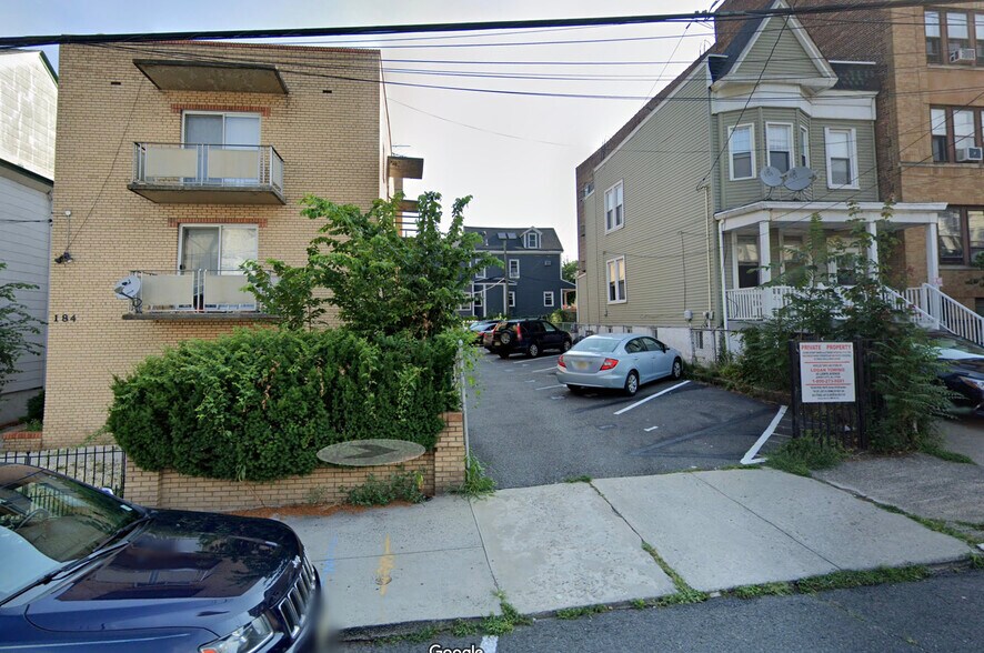 Building Photo - 184 Fairview Ave