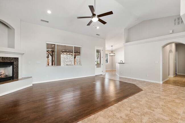 Building Photo - Pinion Oaks 4 Bedroom Home