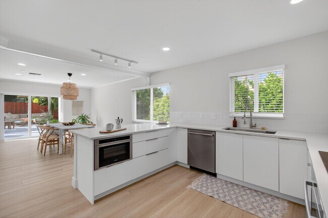 Building Photo - 802 Mallard Dr