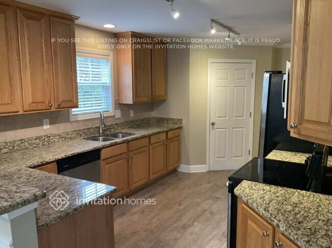 Building Photo - 26 Fenway Ct