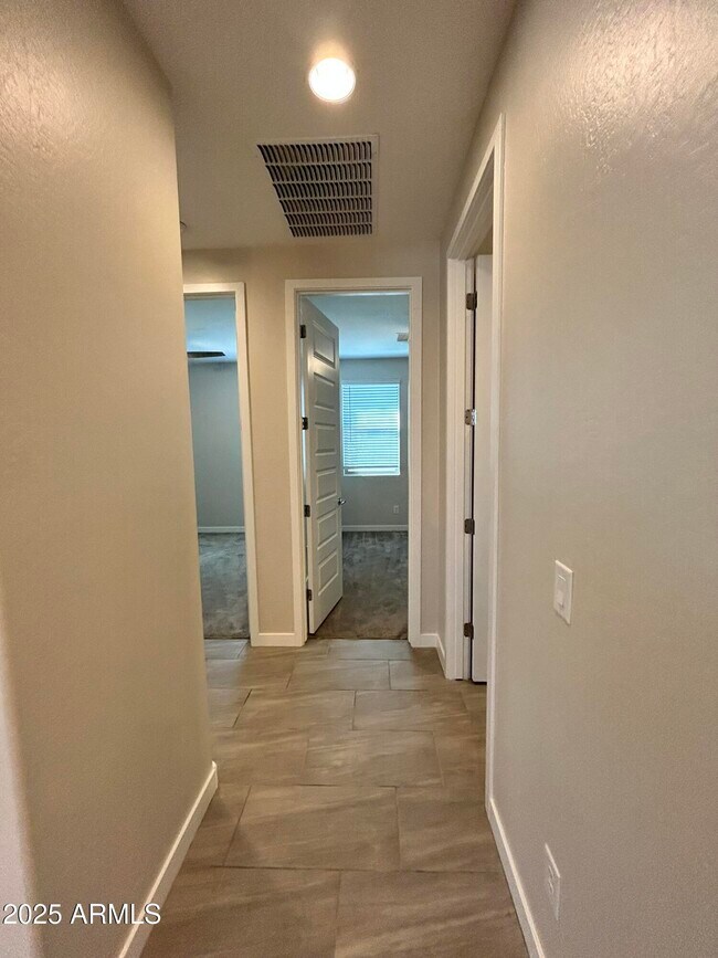 Building Photo - 6581 S Abbey Ln