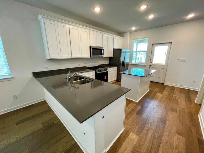 Building Photo - 173 Golden Bell Wy