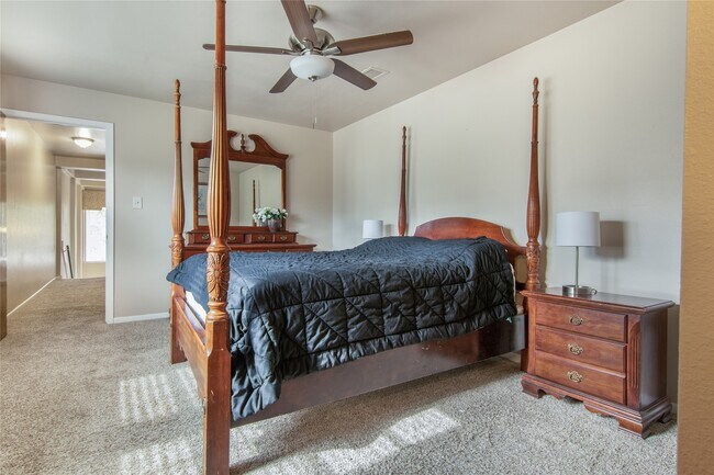 Building Photo - 9344 Briar Forest Dr
