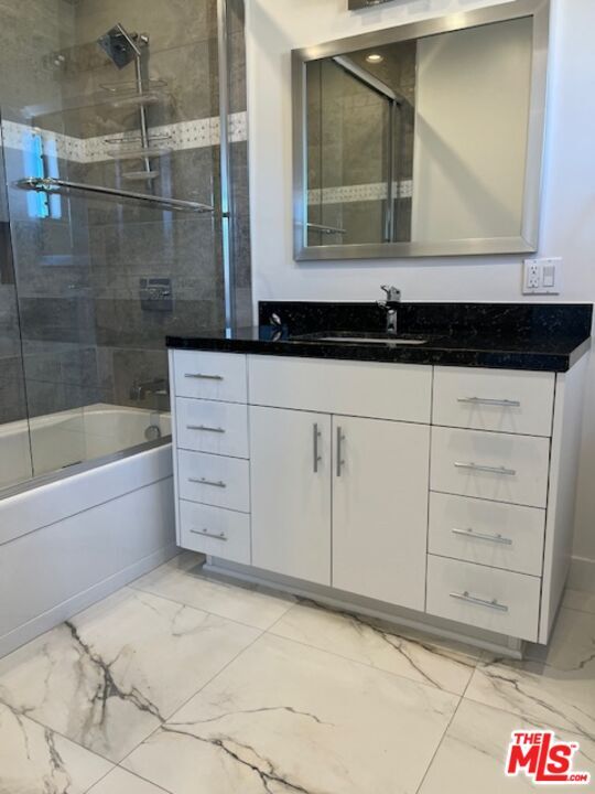 Building Photo - 1445 S Fairfax Ave