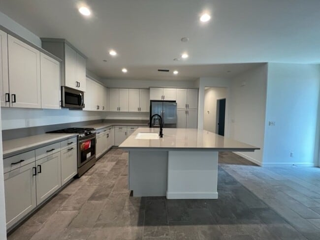 Building Photo - Beautiful 3-Bedroom 2-Bath in Tesoro Viejo