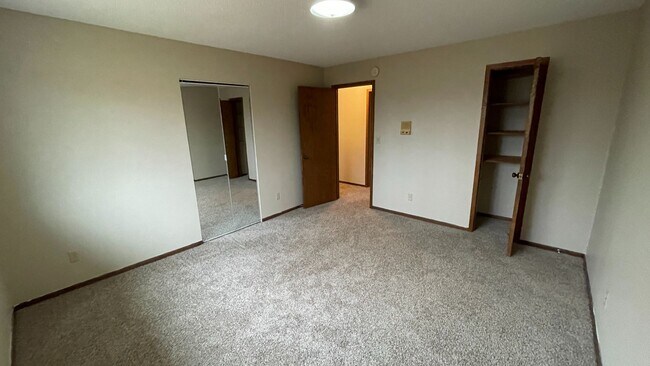 Building Photo - 2261 Springbrook Ct