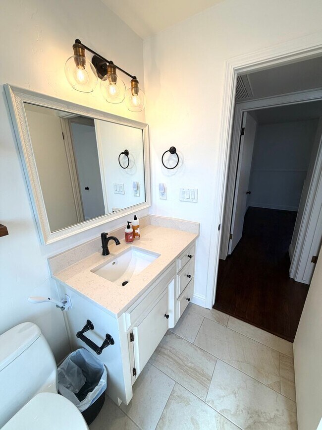 Building Photo - Charming 3-Bed, 1-Bath West Sacramento Home – Updated with Solar!