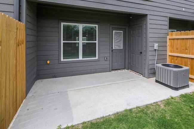 Building Photo - 1451 Associates Ave