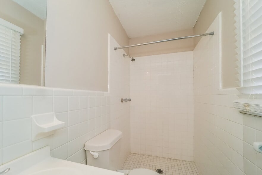 Building Photo - 970 Kathryn Ct SW
