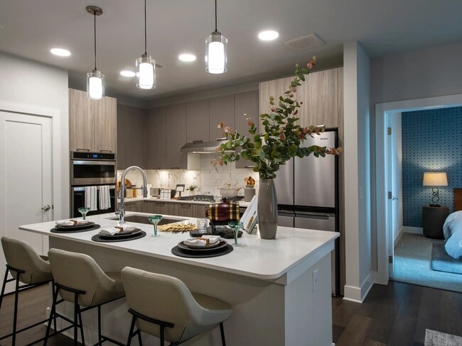 Building Photo - 510 W 20th St