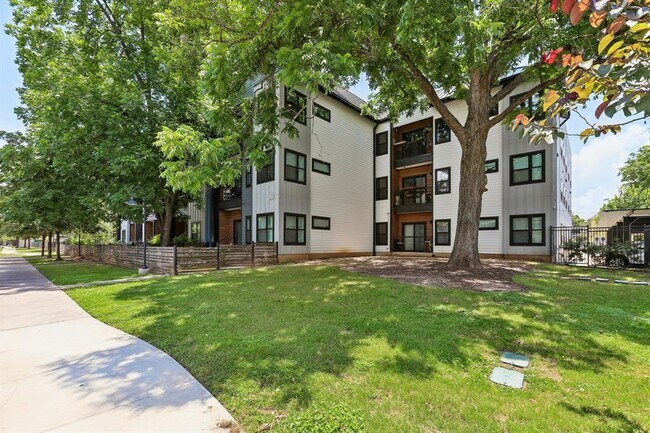 Building Photo - 3101 Govalle Ave