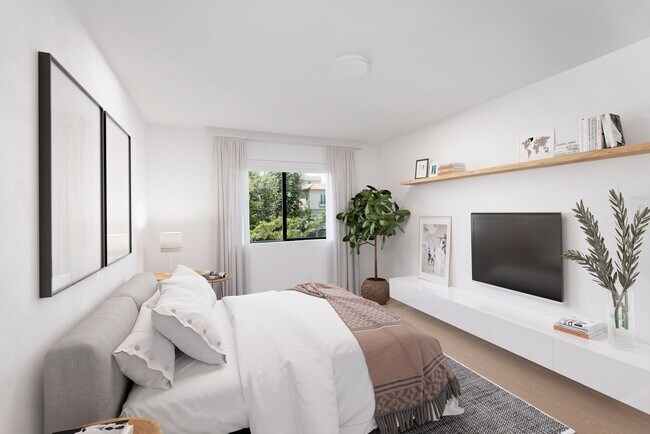 Building Photo - 1546 S Bundy Dr