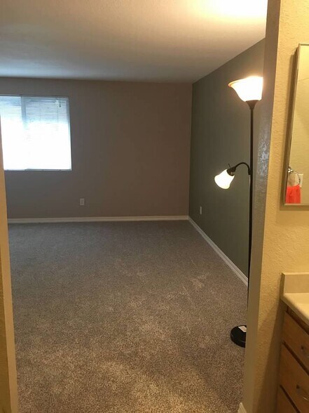 Building Photo - 1700 W Sunn Fjord Ln