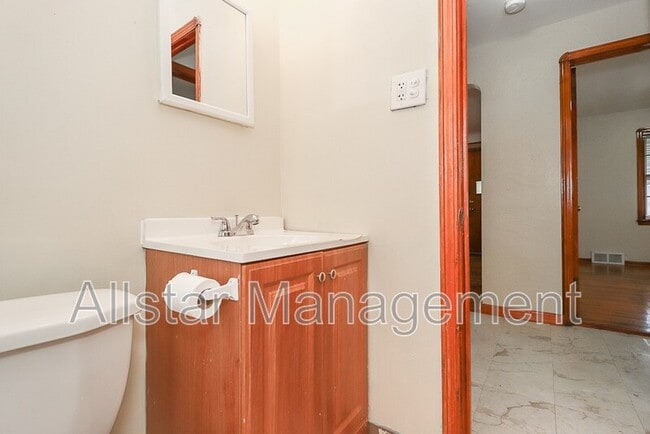 Building Photo - 6207 Gerald Ave