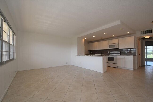 Building Photo - 2801 Victoria Way