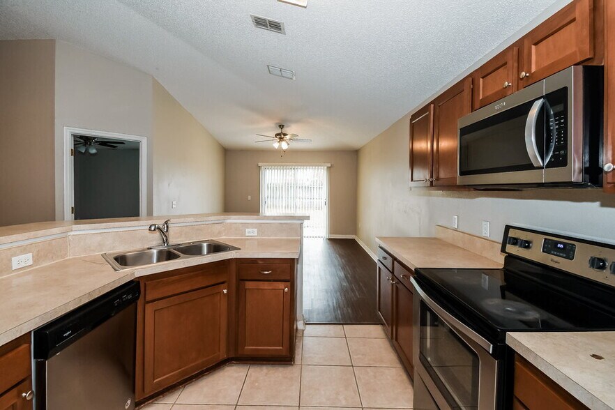 Building Photo - 11128 Lord Taylor Dr