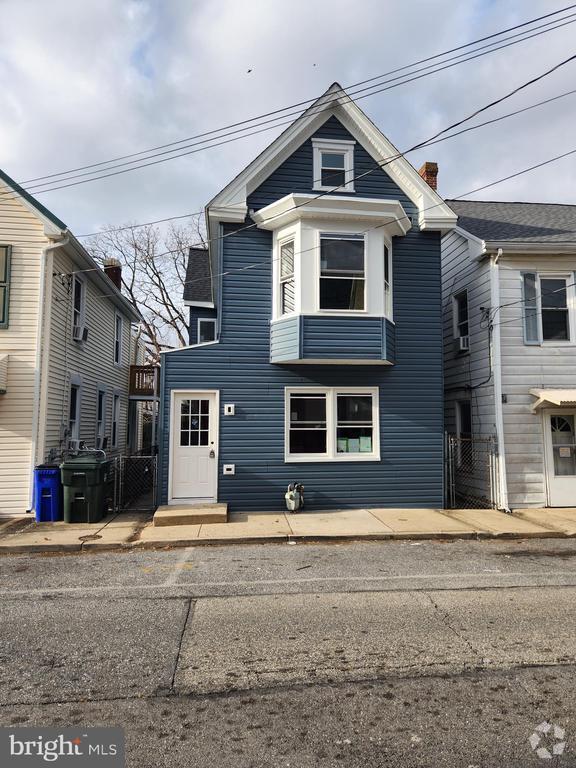 Building Photo - 207 High St