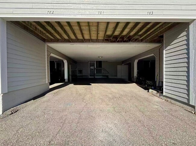 Building Photo - 781 Spinnaker Ct