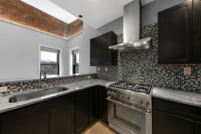 Building Photo - 560 Madison Ave