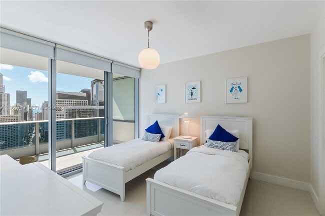 Building Photo - 200 Biscayne Blvd Way