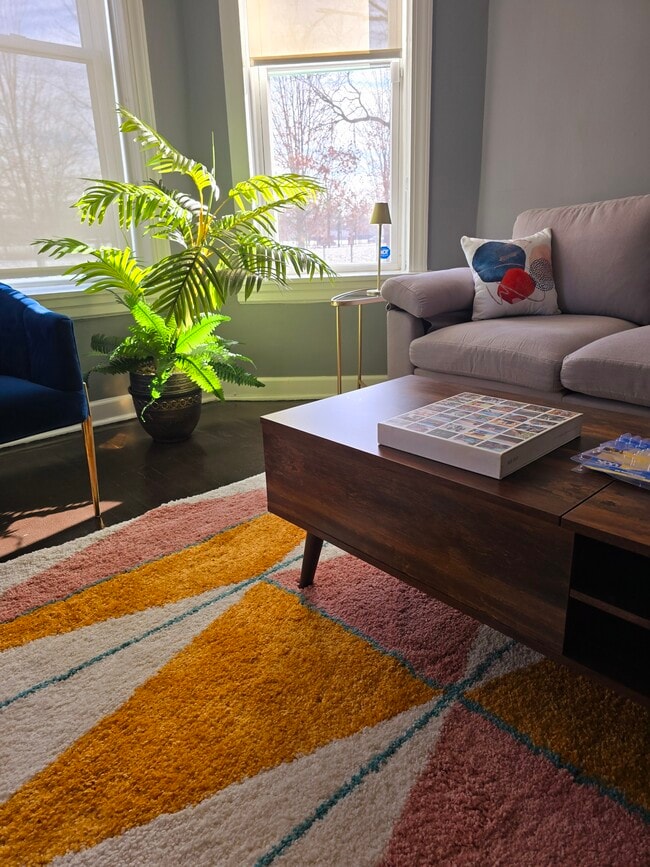 Building Photo - 6426 S Green St