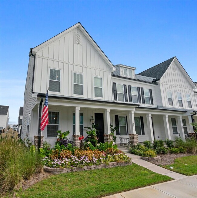 Building Photo - 1011 Swamp Harrier Ave