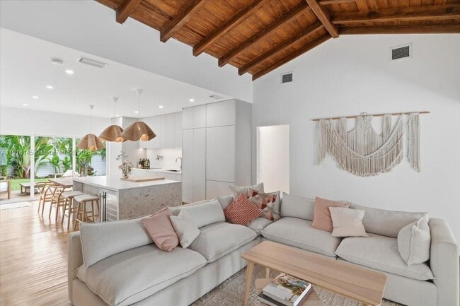 Building Photo - 753 NE 82nd Terrace