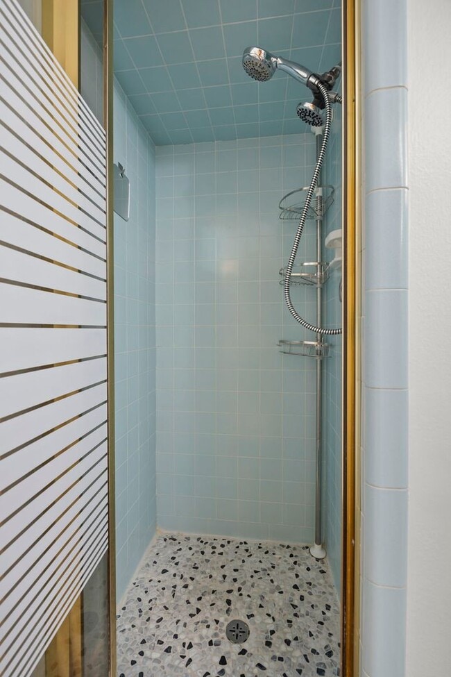 Building Photo - Ventura | Pierpont | 4 Bedroom + 3 Bathroom